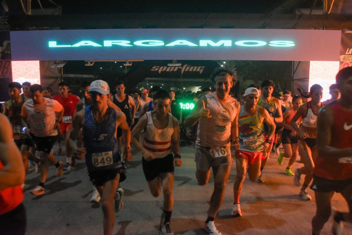 LAS MEJORES FOTOS de “La Ciudad Corre” Edición Nocturna por la Costanera de Santiago