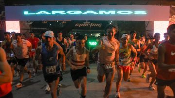 LAS MEJORES FOTOS de “La Ciudad Corre” Edición Nocturna por la Costanera de Santiago