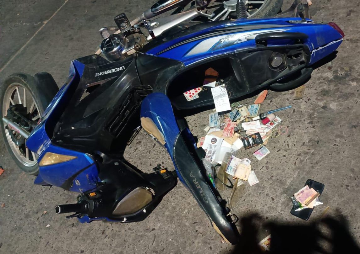 “Dealer” se fugó y abandonó a su cómplice: la policía la detuvo y le encontró sustancias ilícitas y dinero