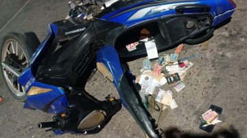 “Dealer” se fugó y abandonó a su cómplice: la policía la detuvo y le encontró sustancias ilícitas y dinero