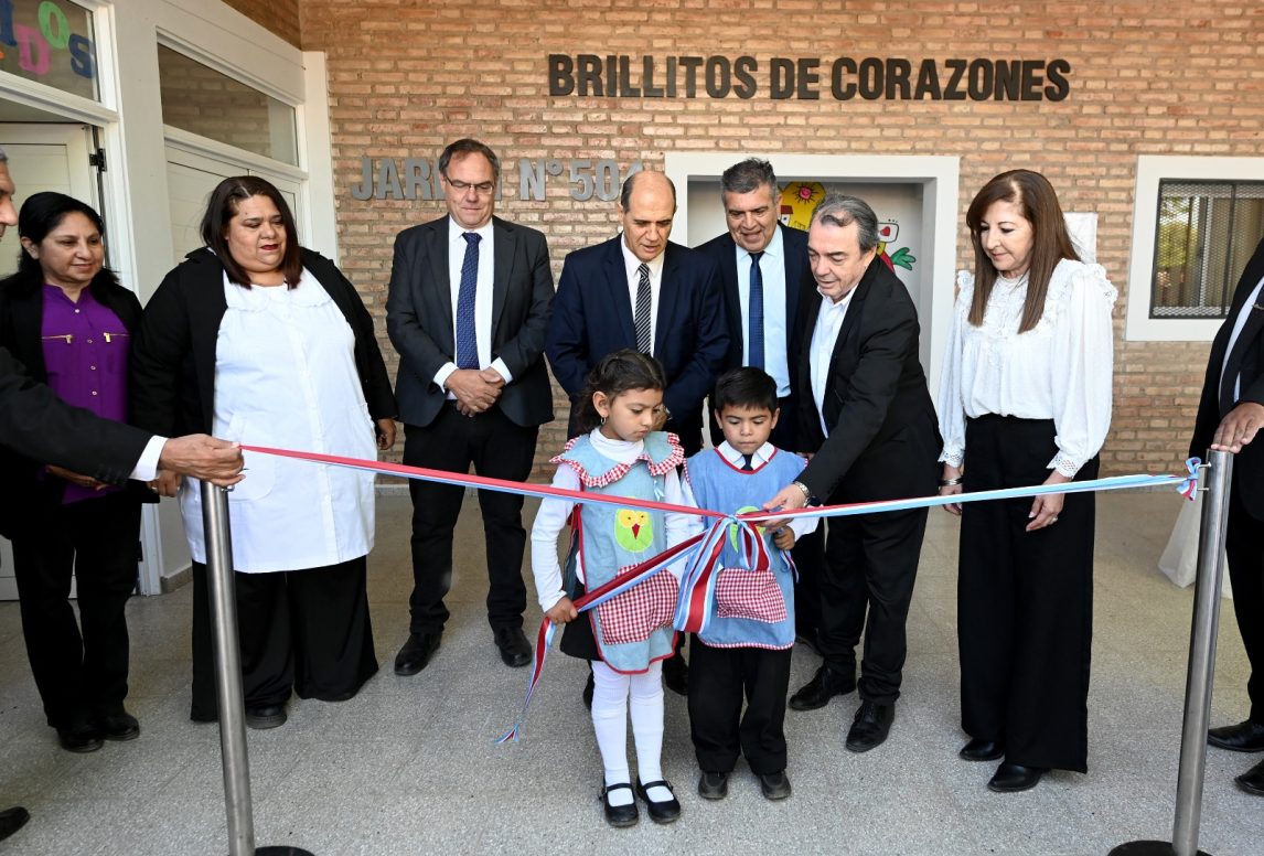 Autoridades del Gobierno de la Provincia inauguraron obras en el Jardí N° 504 del Paraje Loaj