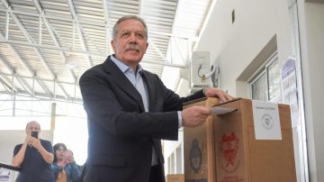 El candidato a gobernador del Frente Cívico, Elías Suárez emitió su voto: “El pueblo debe elegir de acuerdo a sus convicciones”