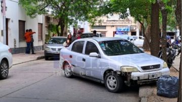 Persecusión y huida en pleno centro: chocó dos autos y provocó un caos