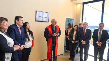 Zamora continúa inaugurando obras: refacciones en una escuela, moderna terminal y viviendas en Beltrán