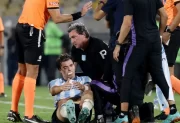 Rojo noqueó a su compañero y Racing terminó golpeado por todos lados