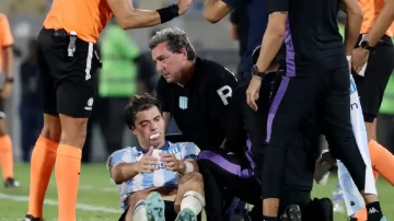 Rojo noqueó a su compañero y Racing terminó golpeado por todos lados