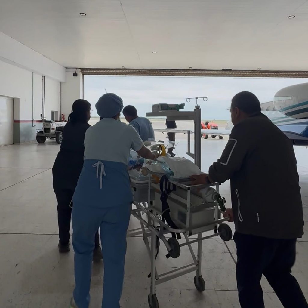 Así fue el operativo en el que trasladaron a un recién nacido al Garrahan en avión sanitario