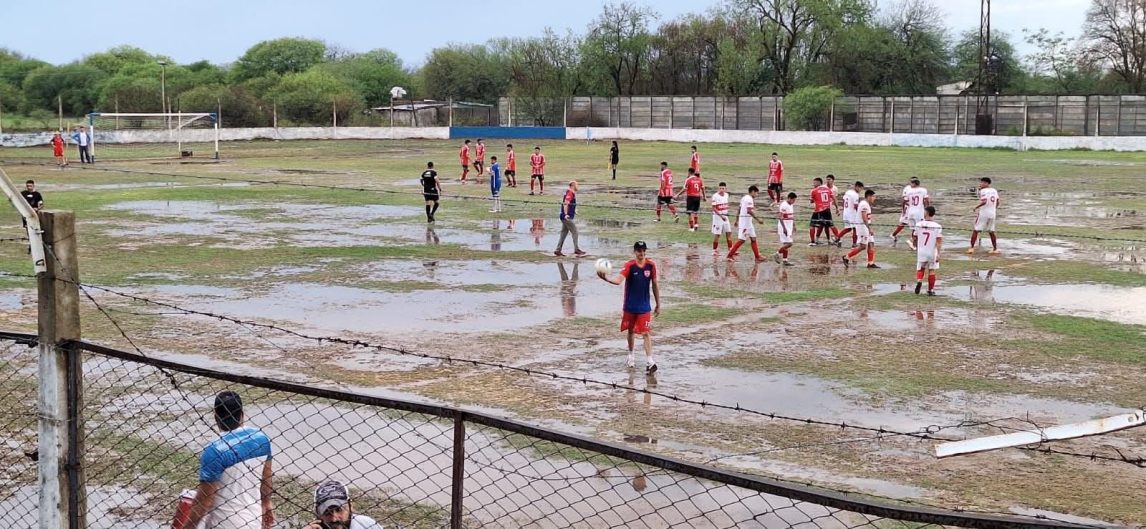Dos Leones remontó y derrotó a Atoj Pozo en un partido lleno de polémica