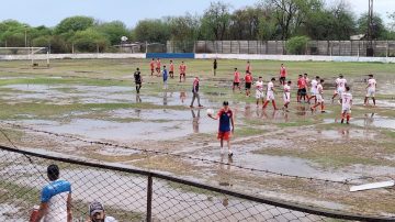 Dos Leones remontó y derrotó a Atoj Pozo en un partido lleno de polémica