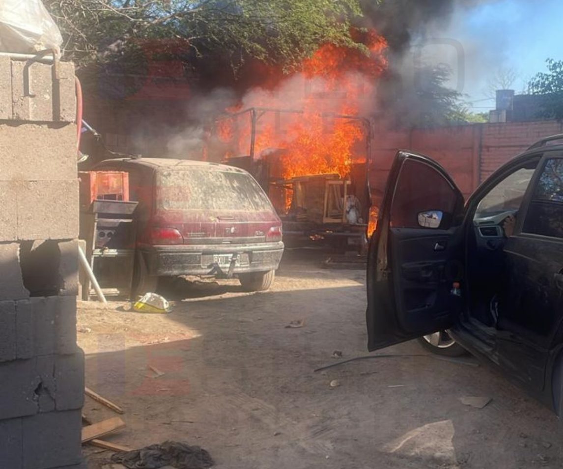 Preocupación por un incendio de grandes proporciones en el barrio 25 de Mayo Viejo de La Banda