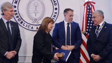Patricia Bullrich firmó dos acuerdos históricos con el FBI para fortalecer la investigación criminal