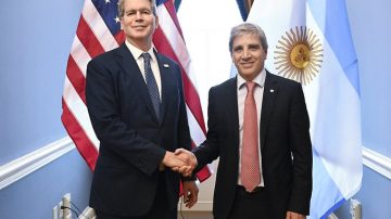 ¿Salvataje a la Argentina o ayuda a grandes inversores amigos de Scott Bessent?