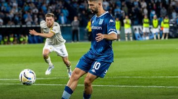 Racing con suplentes ganó y hunde a Aldosivi