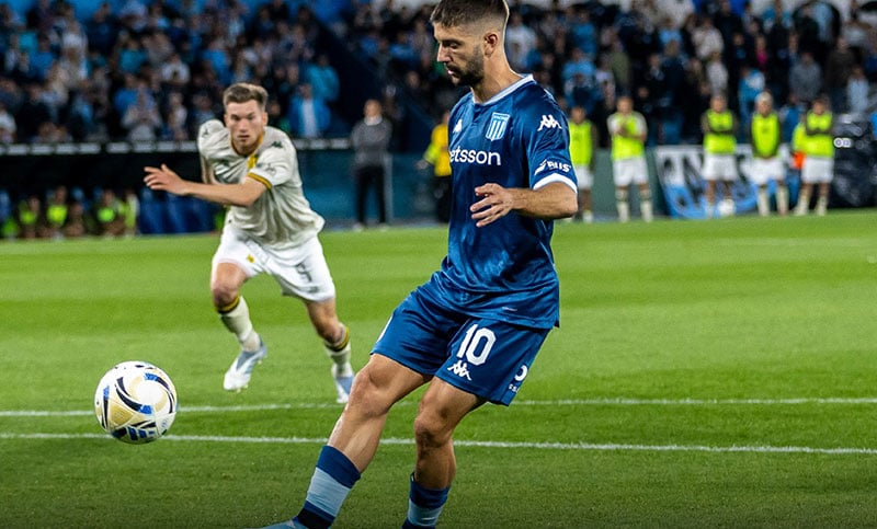 Racing con suplentes ganó y hunde a Aldosivi