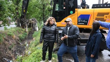 Amplio operativo de mantenimiento y limpieza del desagüe de Avenida Aguirre