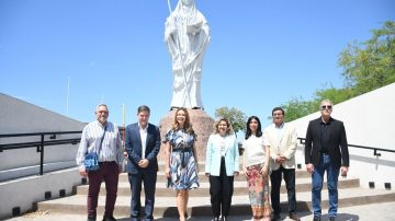 La intendente Fuentes visitó el Parque Mama Antula junto a las escritoras Nunzia Locatelli y Cintia Suárez