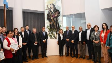 La intendente Fuentes participó del descubrimiento de un mural textil de Mama Antula en la Cámara de Diputados
