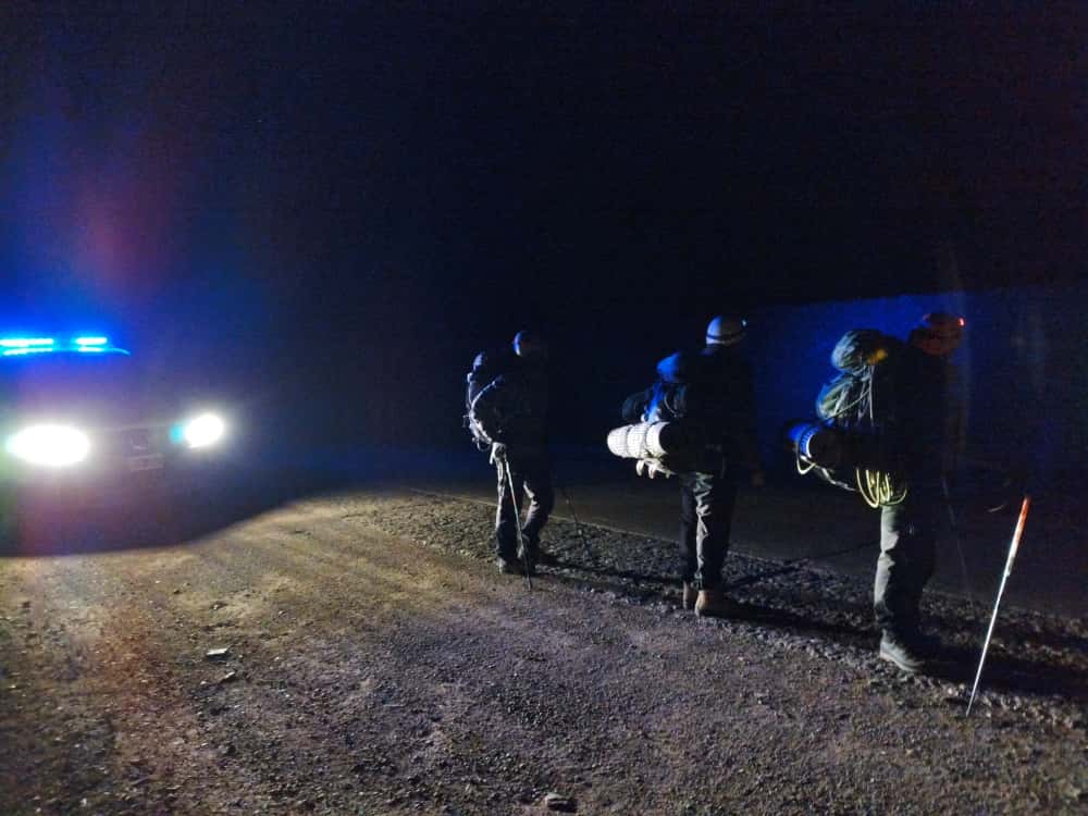 FOTOS: Rescataron a andinistas extraviados cuando practicaban senderismo