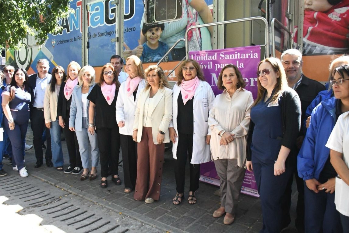 La intendente Fuentes y la ministra de Salud Nassif visitaron el operativo de mamografías gratuitas en la Plaza Libertad