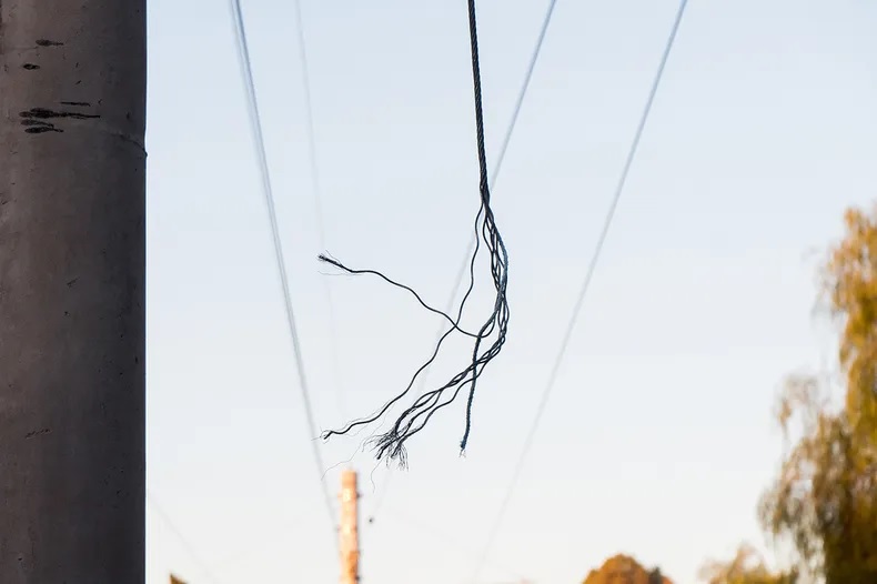 VIDEO: Filman a sujeto en pleno robo de cables en el barrio Juan Felipe Ibarra