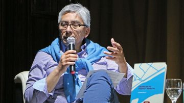 La Facultad de Humanidades presenta un libro y rinde homenaje al profesor Ramón Chaparro