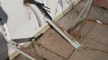 Buscan a “Jairo” y a “Catán”: robaron dos aires acondicionados de la escuela Amadeo Jacques y los vendieron a $80.000