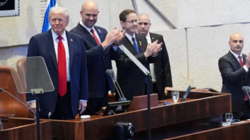 Donald Trump fue ovacionado en Israel tras el acuerdo de paz en Gaza