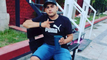 Dolor por la muerte de un joven de 26 años que derrapó con su moto en el barrio John Kennedy