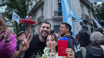 Se casaron un 17 de octubre por el “Día de la Lealtad” y fueron a celebrar frente a la casa de Cristina Kirchner