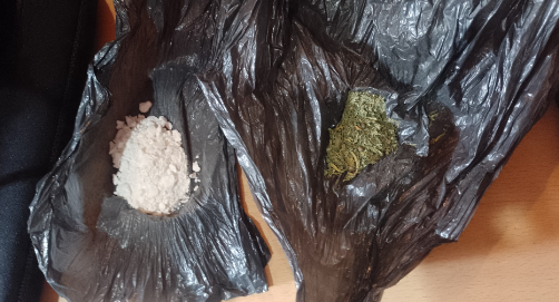 Insólito: en DiDi, le enviaron marihuana, cocaína y un celular a su familiar detenido