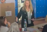 VIDEO | A Karina Milei también le negaron el saludo en su mesa de votación