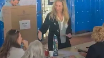 VIDEO | A Karina Milei también le negaron el saludo en su mesa de votación