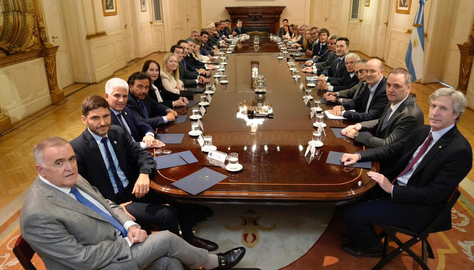 Javier Milei se reúne con Gerardo Zamora y otros 19 gobernadores, pensando en futuras reformas