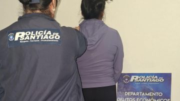 Atrapan a una mujer por defraudación y secuestran su celular