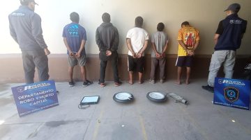 Detienen a cinco personas acusadas de robar farolas y reflectores en la Costanera
