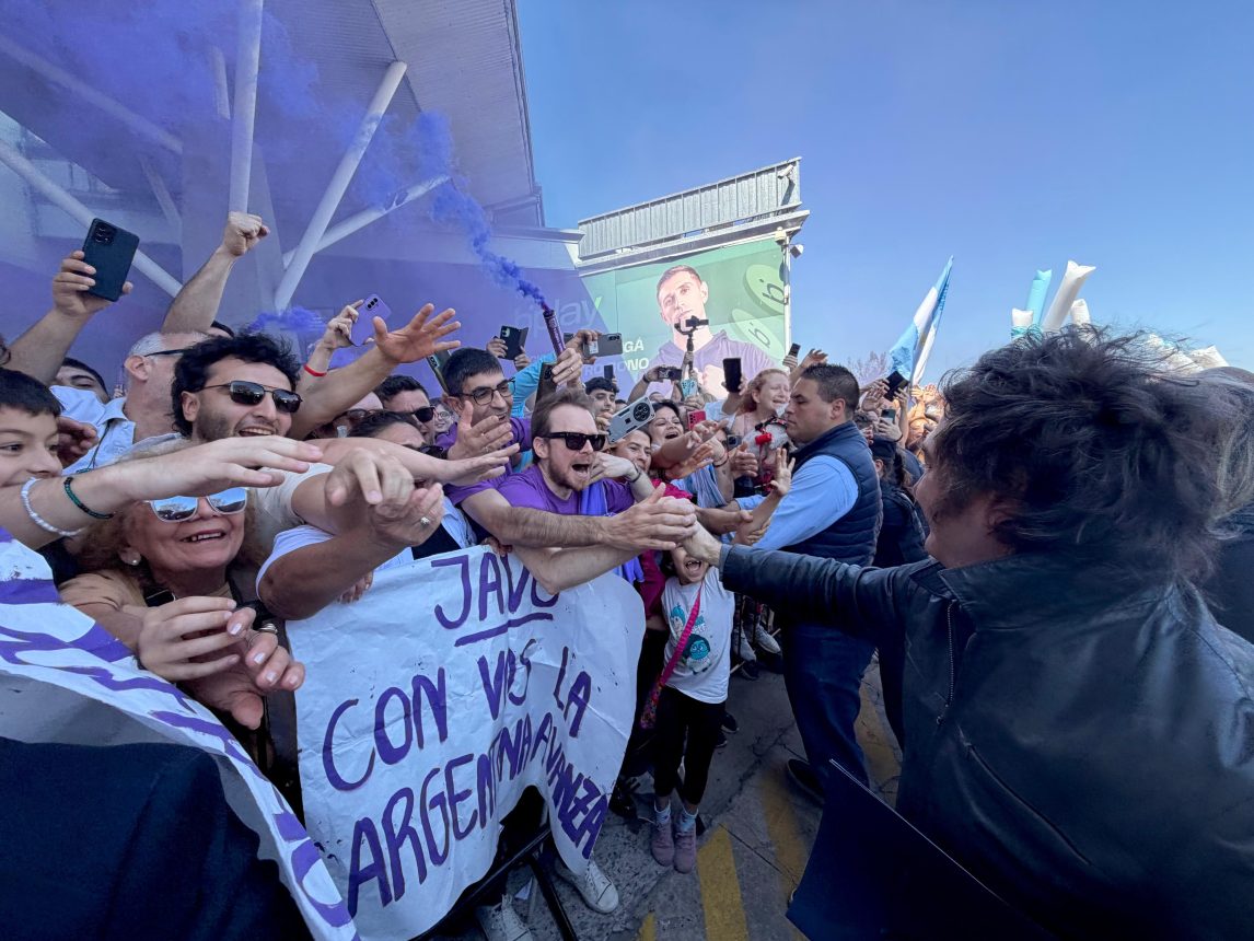 Milei recorrió Santa Fe junto al candidato a diputado Agustín Pellegrini
