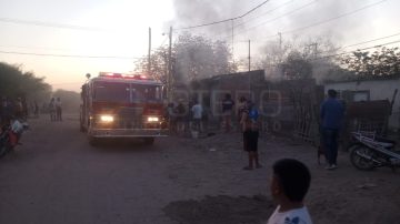 Voraz incendio consumió una casa del B° General Paz: Lo habría generado un cargador de celular