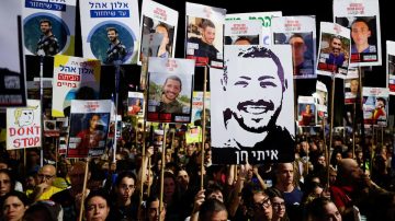 Con una foto de la masiva movilización en Tel Aviv, Trump pidió por la liberación de rehenes: “Ahora o nunca”