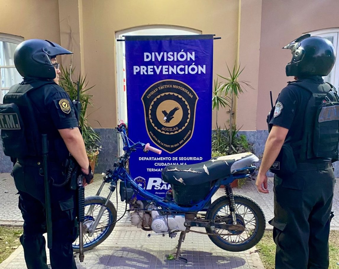 Encuentran oculta en el monte, una motocicleta que fue robada hace 15 días