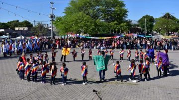 Los jardines municipales de Fernández conmemoraron el Día del Respeto a la Diversidad Cultural