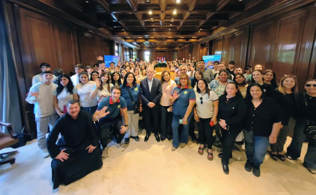 Elías Suárez recibió a estudiantes de los departamentos Capital, Robles, Ibarra y Choya