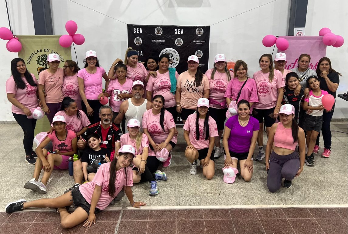 Suncho Corral se tiñe de rosa: emotiva caminata por la lucha contra el cáncer de mama