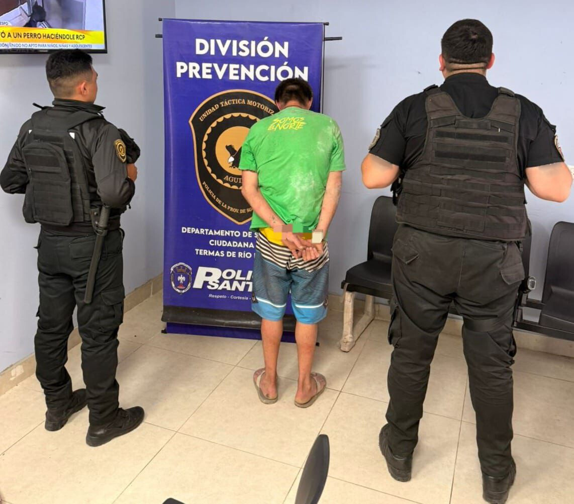 Sorprendieron a un hombre robando dentro de una vivienda y fue aprehendido por la Policía