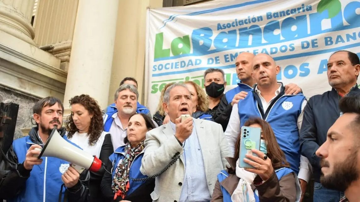 Bancarios tendrán nuevo incremento de sueldo y un super bono: Cuánto cobrarán