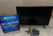 Insólito hallazgo en un cementerio: ladrones escondieron un televisor y una bomba de agua en un nicho