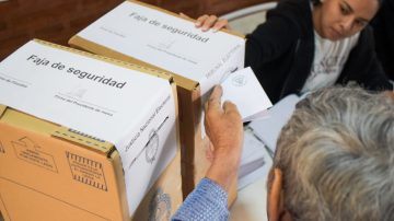 Reportan inconvenientes y demoras en algunas mesas de votación en Santiago del Estero