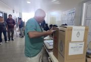 “No se pueden reclamar derechos si no se participa”, expresó el intendente de Añatuya al votar