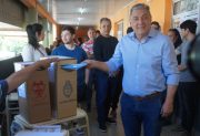 Roger Nediani emitió su voto: “Cada vez que votamos fortalecemos la democracia”