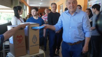 Roger Nediani emitió su voto: “Cada vez que votamos fortalecemos la democracia”