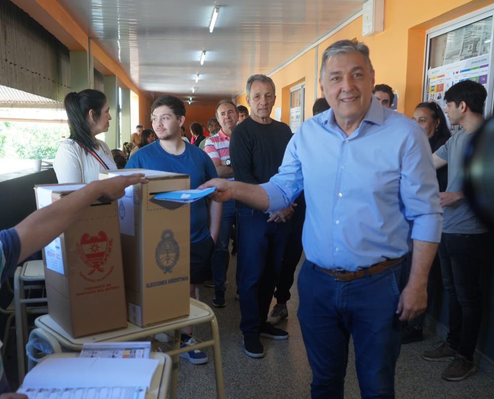 Roger Nediani emitió su voto: “Cada vez que votamos fortalecemos la democracia”